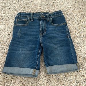 Boys Cat & Jack denim boys shorts. Size 6